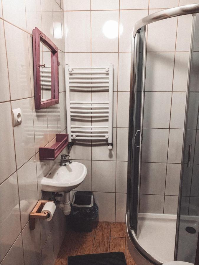 Chata Starych Znajomych Sanok Buitenkant foto