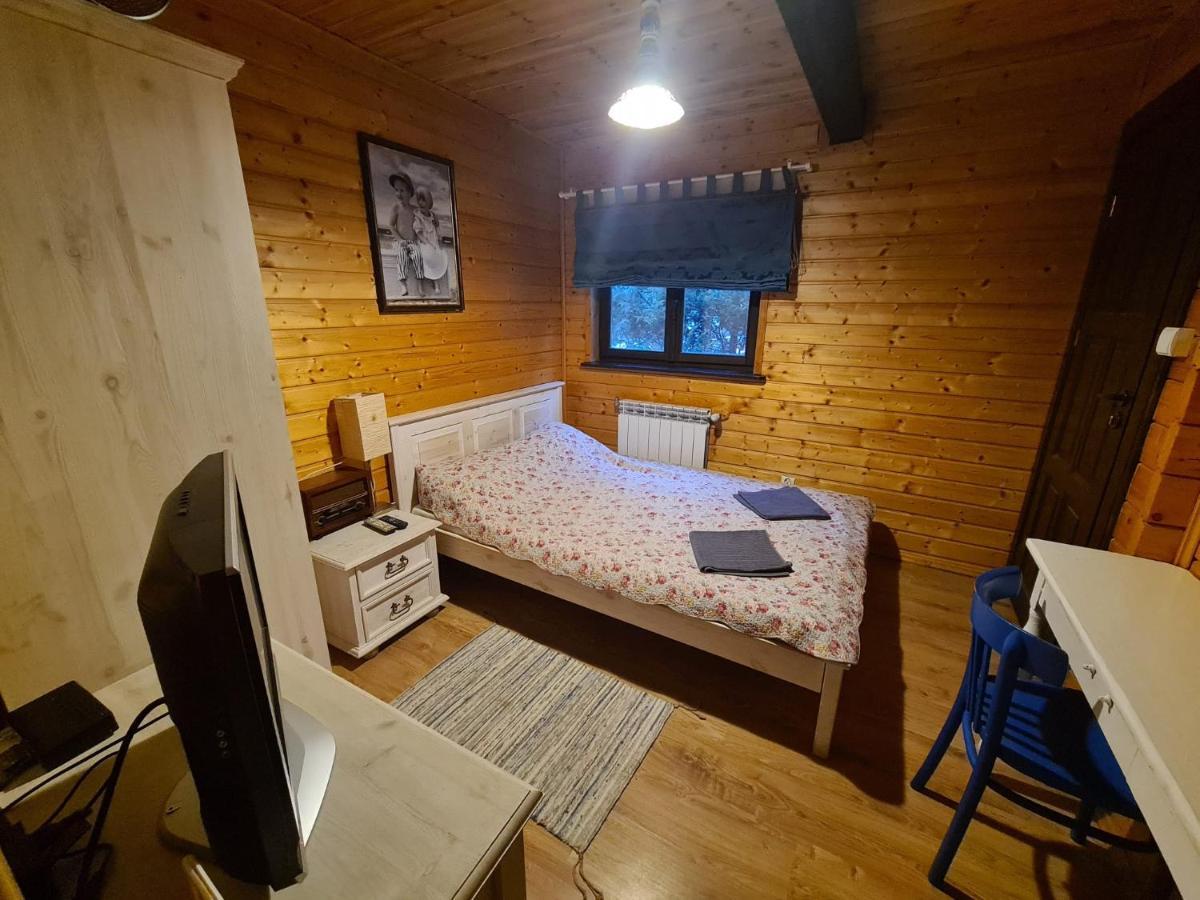 Chata Starych Znajomych Sanok Buitenkant foto