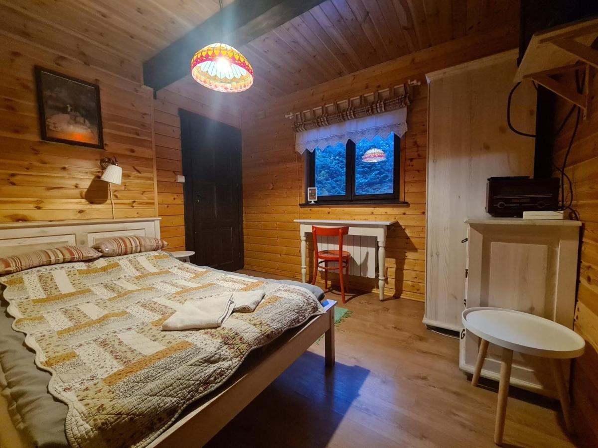 Chata Starych Znajomych Sanok Buitenkant foto