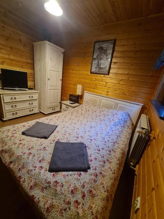 Chata Starych Znajomych Sanok Buitenkant foto