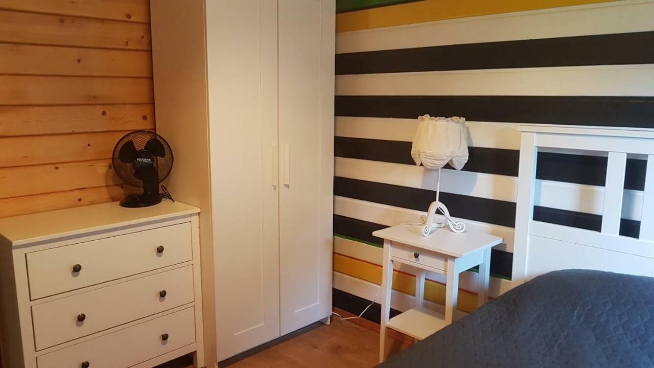 Chata Starych Znajomych Sanok Buitenkant foto