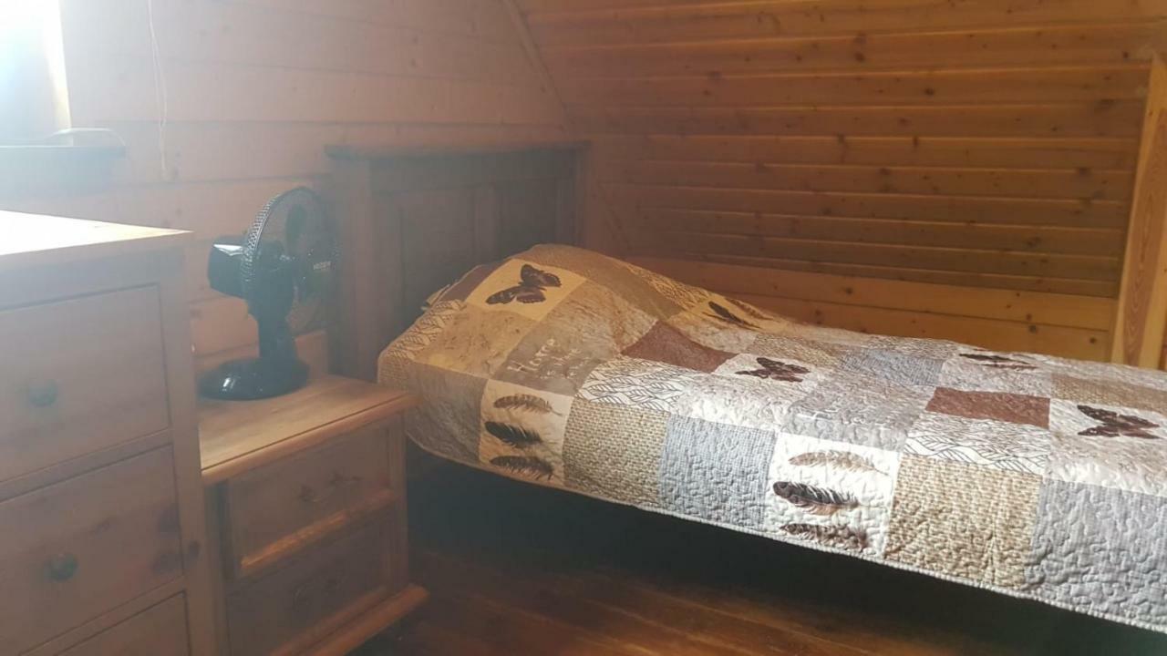 Chata Starych Znajomych Sanok Buitenkant foto
